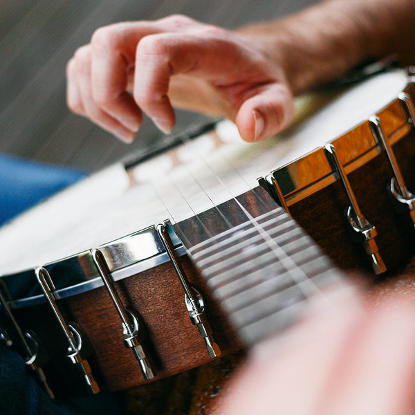 Male-Banjo-Player-seeking a banjo for sale in the UK