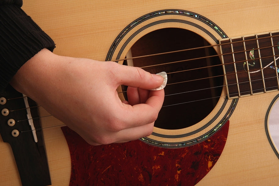 How To Stop Dropping Your Plectrum