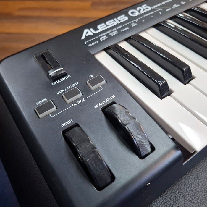 Second hand Alesis Q25 Midi Keyboard Controller