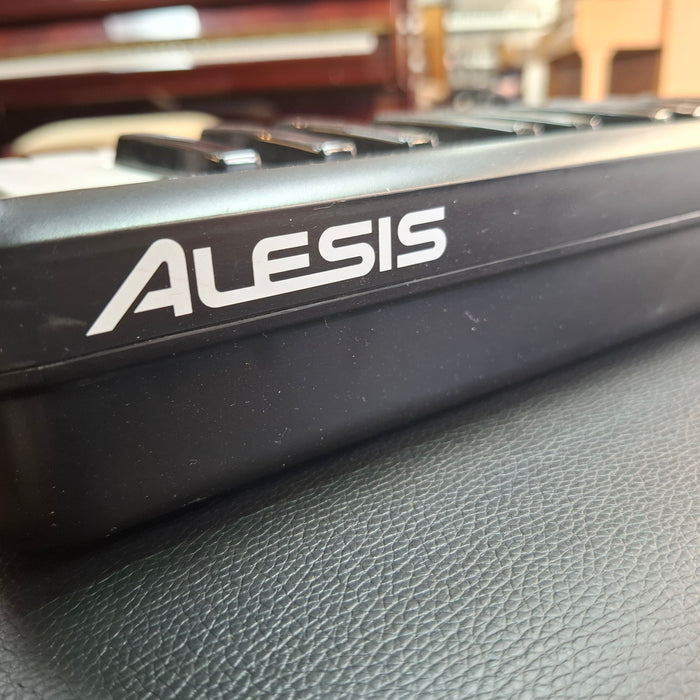 Second hand Alesis Q25 Midi Keyboard Controller