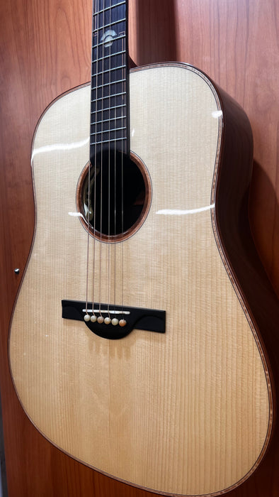 Merida TRIBECCA Electro Acoustic Guitar With Soft Padded Case