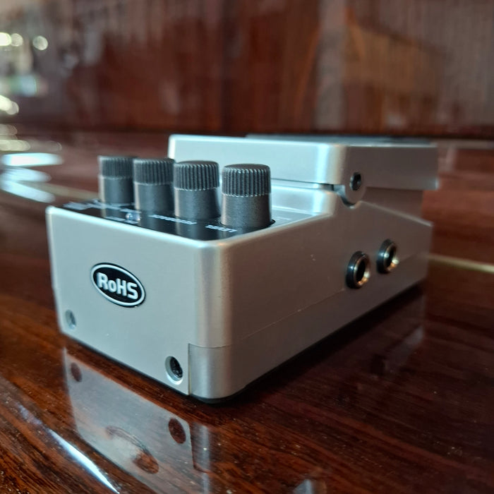 Second Hand Behringer DD400 Digital Delay Effect Pedal