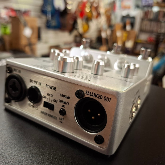 Second Hand Zoom A3 Pre Amp And Multi Effects Acoustic Guitar Pedal