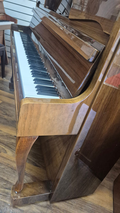 Second hand Samick SM-3 upright piano.