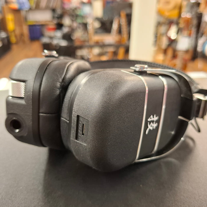 Second Hand Boss Waza-Air Wireless Personal Guitar Amplification System