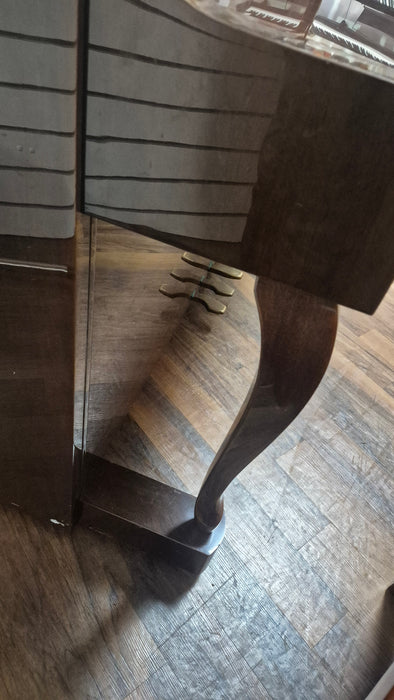 Second hand Samick SM-3 upright piano.