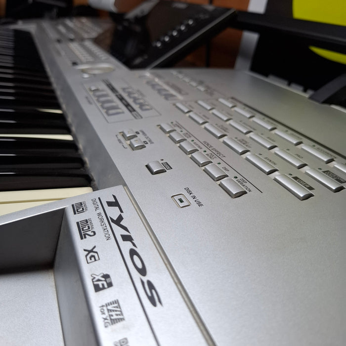 Second Hand Yamaha Tyros 1 Digital Workstation-includes speakers