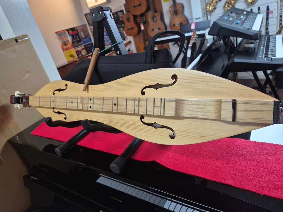 Second Hand Hora 4 String Mountain Dulcimer with bag