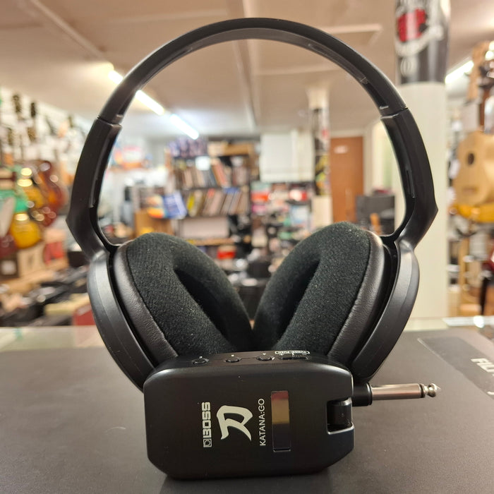 Second Hand Boss Katana Go Plug in Headphone Amp & Philips Headphones