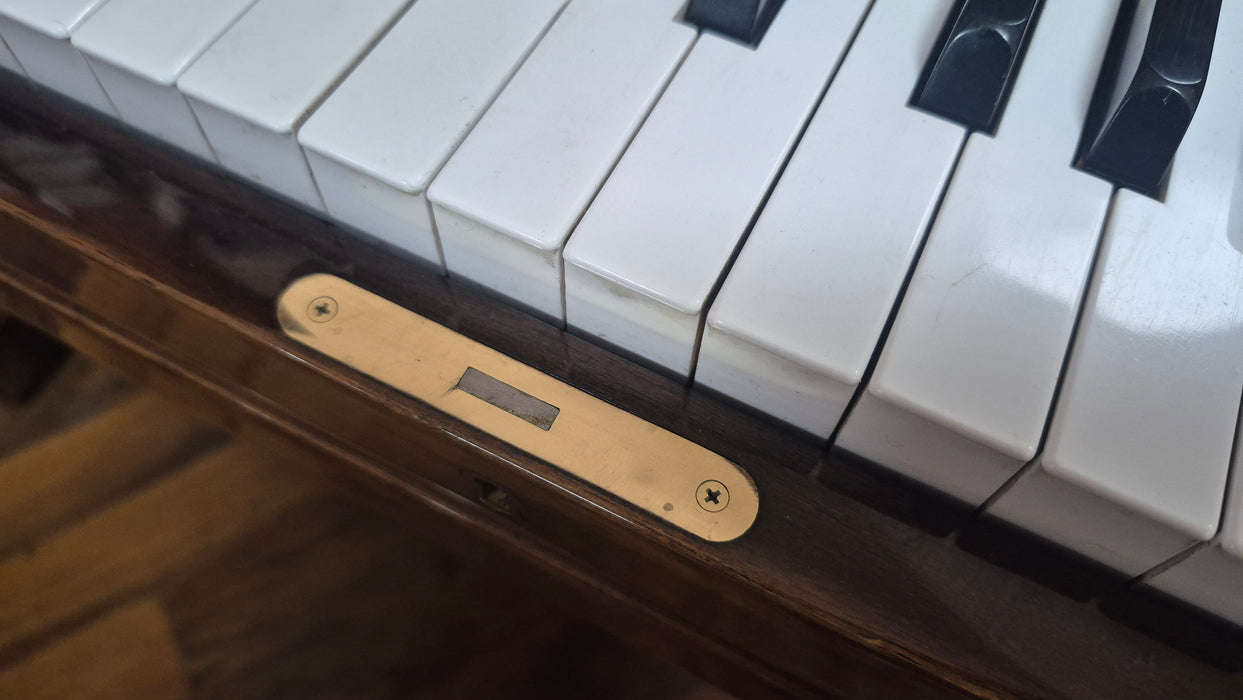Second hand Samick SM-3 upright piano.