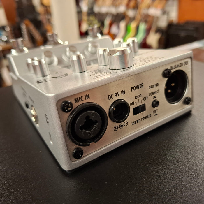 Second Hand Zoom A3 Pre Amp And Multi Effects Acoustic Guitar Pedal